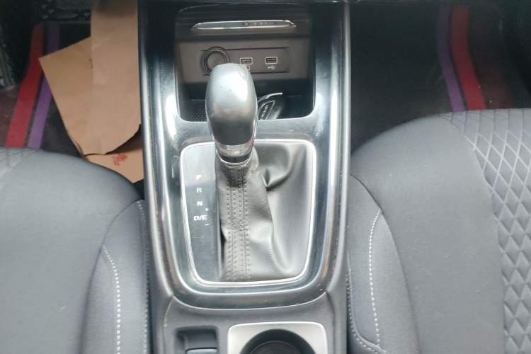 Used Roewe i5 2019 1.5L Automatic 4G Connected Langyue Edition Gear Lever