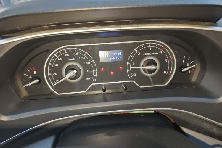 Used SAIC MAXUS Xintu V80 2023 2.0T AMT Classic Aoyuntong Long Wheelbase Mid-Height 6/7/8/9-Seater