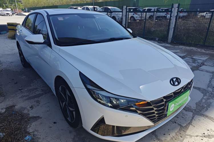 Used Hyundai Elantra 2021 1.5L CVT GLX Elite Edition Front Right 45 Deg