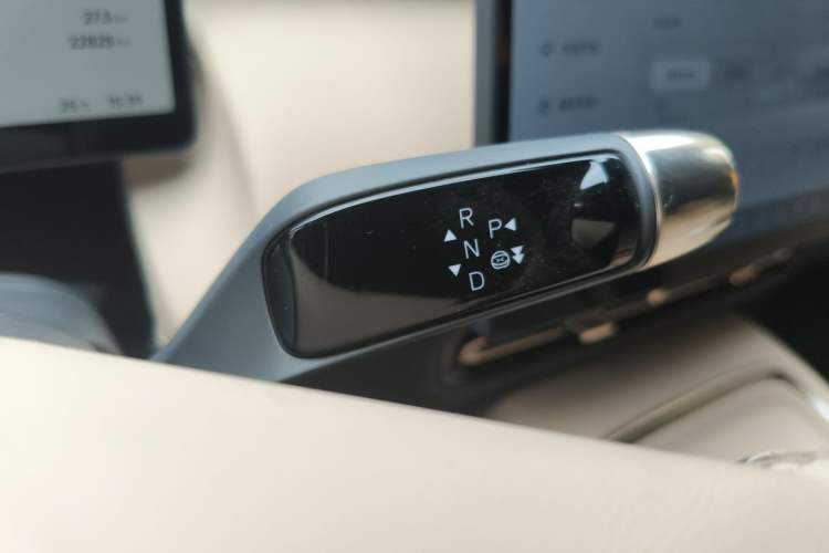 Used XPeng P7+ 2024 Long-Range Max Gear Lever