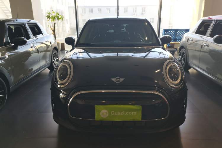 Used MINI MINI 2023 Updated 1.5T COOPER Artist Five-Door Edition
