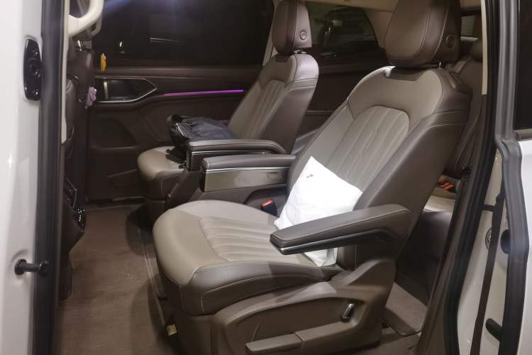 Used Volkswagen Viloran 2024 330TSI Luxury Edition Left Rear Seat