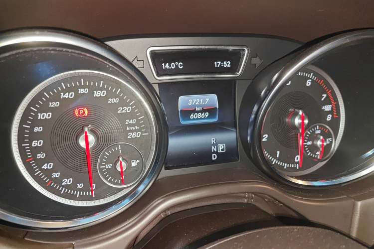 Used Mercedes-Benz GLE 2018 GLE 320 4MATIC Dynamic Edition Collector's Edition Odometer Close Up