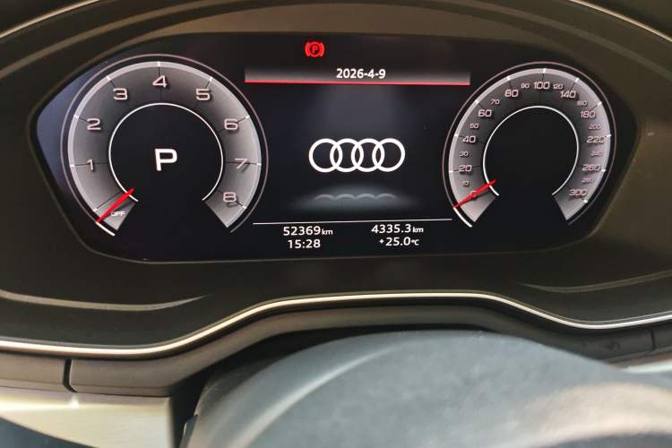 Used Audi A4L 2020 40 TFSI Fashion Dynamic Model Odometer Close Up