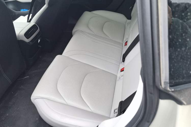 Used Xiaomi Auto SU7 2024 Rear-Drive Ultra-Long Range Advanced Pro-Level Intelligent Driving Version Left Rear Seat
