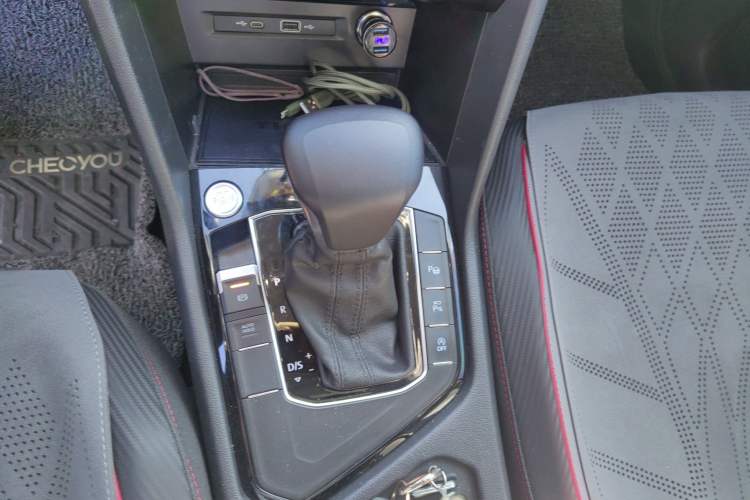 Used Volkswagen Tiguan L 2023 330TSI Automatic Two-Wheel Drive R-Line Flagship Edition Gear Lever