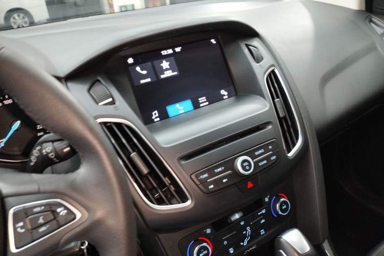 Used Ford Focus 2017 Hatchback EcoBoost 180 Automatic Elite Model Audio And AC Panel