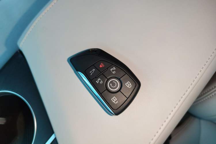 Used Buick GL8 2025 Lu Zun Deluxe Edition Interior 1