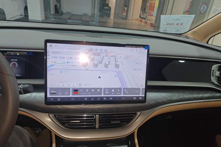 Used Denza D9 2025 DM-i Intelligent Drive 1020 Four-Wheel Drive Prestige Model
