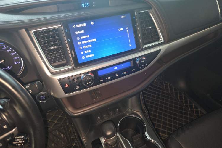 Used Toyota Highlander 2018 2.0T Four-Wheel Drive Prestige Version 7 Seats China VI Standard Audio And AC Panel