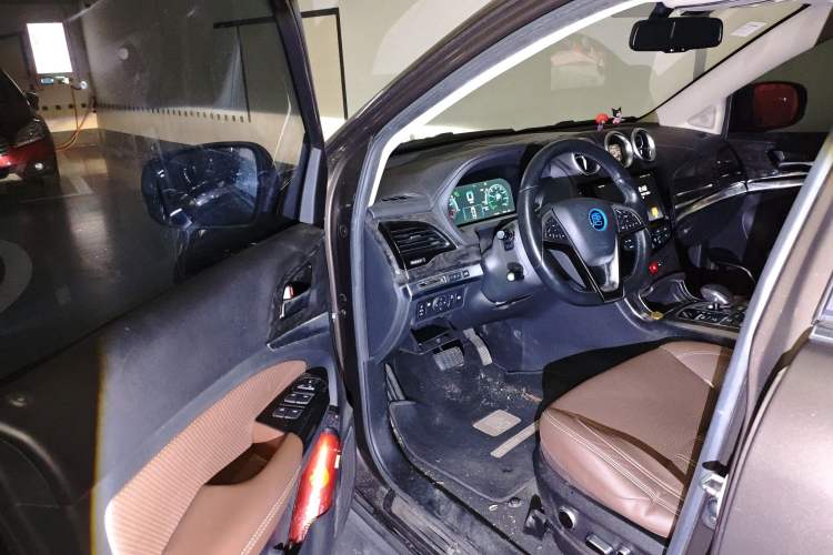 Used BYD Tang New Energy 2017 2.0T All-Wheel Drive Hyatt Model
