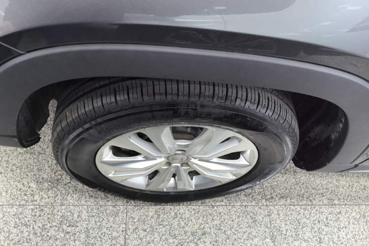 Used CHANGAN CS95 2017 2.0T Two-Wheel Drive Zhiyuan Edition Exterior 4