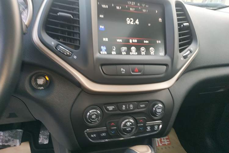 Used Jeep Cherokee 2017 2.0L Superior Edition
