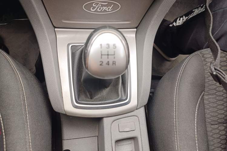 Used Ford Focus 2013 Hatchback Classic 1.8L Manual Base Model Gear Lever