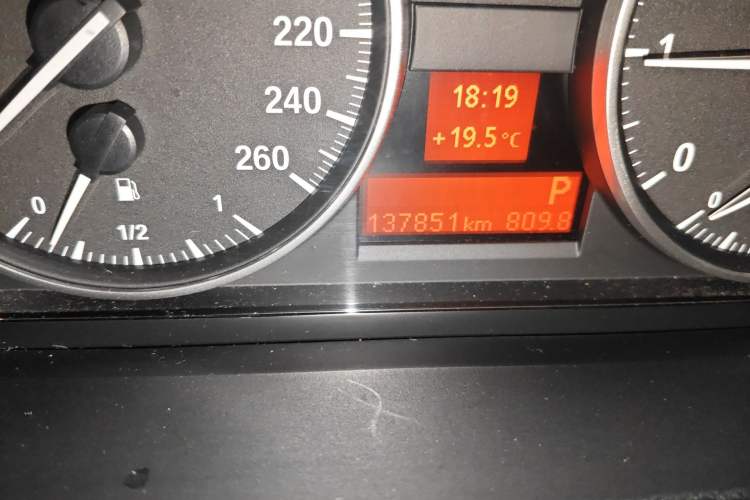 Used BMW X1 2015 sDrive18i Leading Edition Odometer Close Up