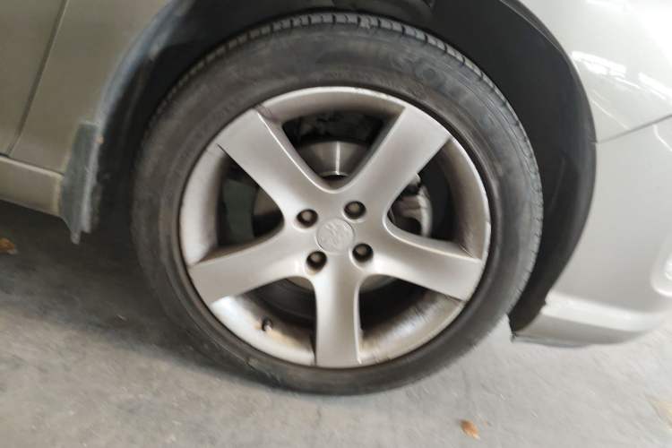Used Peugeot 408 2013 2.0L Manual Comfort Edition Right Front Wheel Hub