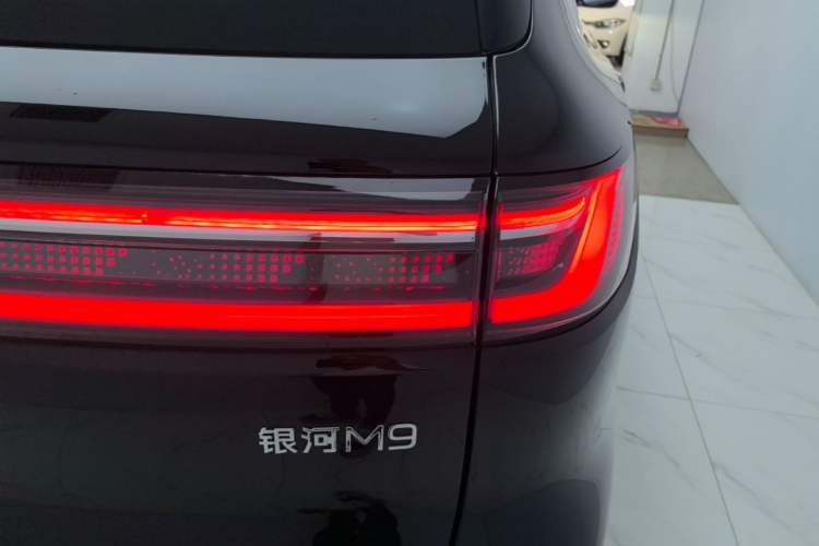 Used Geely Galaxy M9 2025 Model 210km Four-Wheel-Drive Leading Edition
