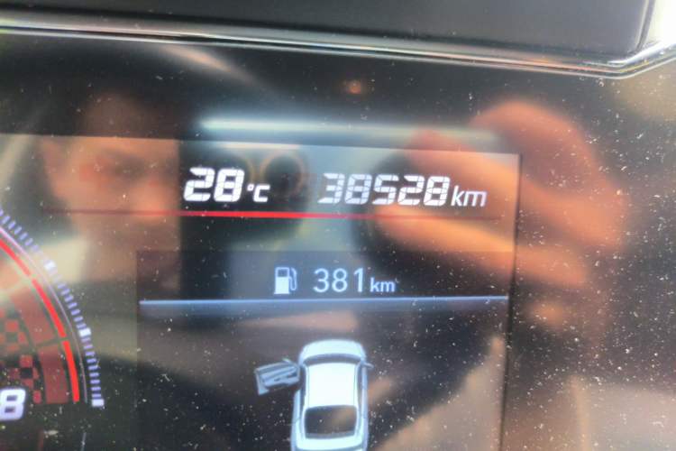 Used Hyundai Elantra 2021 1.5L CVT LUX Prestige Edition Odometer Close Up