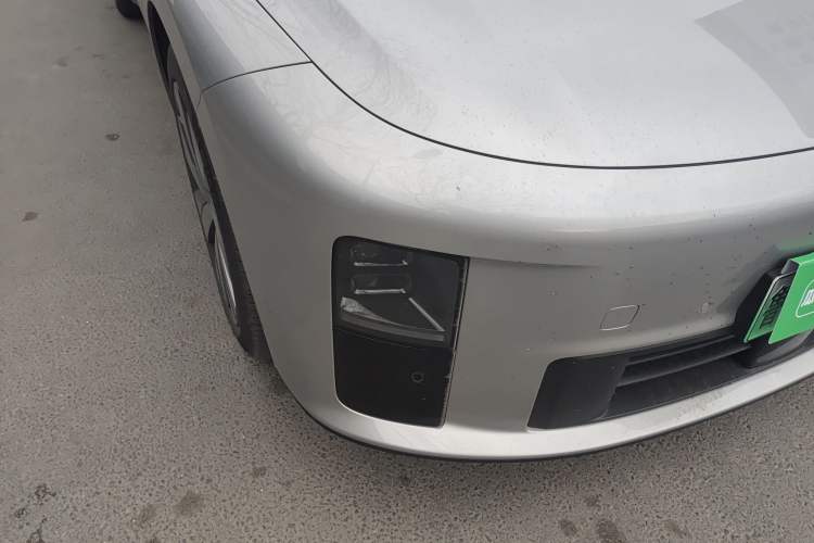 Used Li Auto i6 2025 Model Four-Wheel-Drive Standard Type
