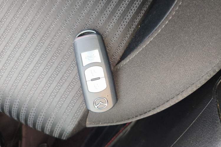 Used Mazda Mazda 3 Axela 2016 Sedan 1.5L Manual Luxury Model