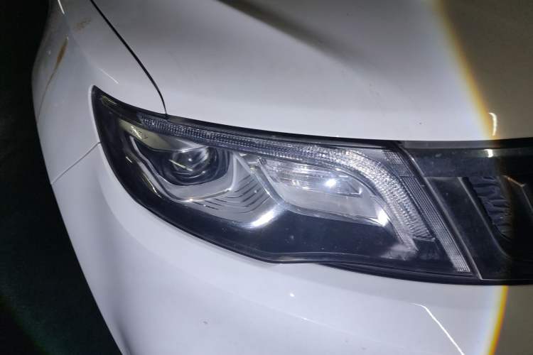 Used Geely Auto Emgrand X7 Sport 2018 1.8TD Automatic All-Wheel-Drive ZhiZun Model with 4G Connectivity Right Front Headlight