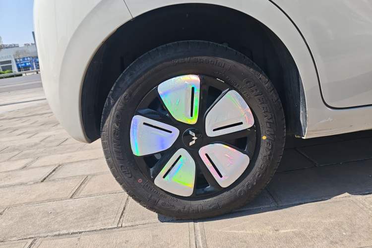 Used Wuling Hongguang MINIEV 2025 Four-Door Version Advanced Edition Right Rear Wheel Hub