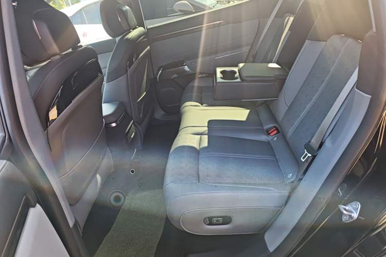 Used Zeekr 7X 2025 100 kWh Long-Range Rear-Wheel Drive with Intelligent Driving Features