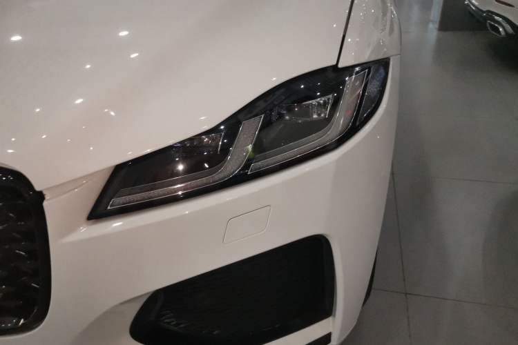 Used Jaguar F-PACE 2022 P250 R-Dynamic BLACK
