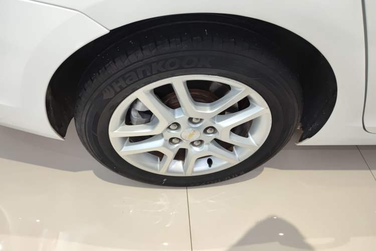 Used Chevrolet Malibu 2016 1.6T Automatic Comfort Edition Right Rear Wheel Hub