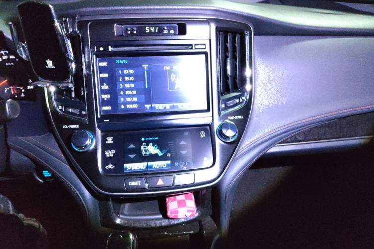 Used Toyota Crown 2018 2.0T Fashion Edition Audio And AC Panel