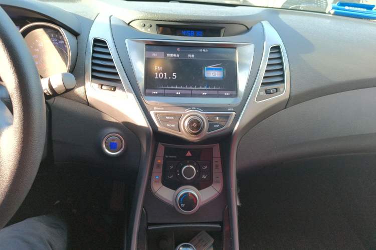 Used Hyundai Elantra (5th Generation / Langdong) 2016 1.6L Automatic Prestige Model Audio And AC Panel