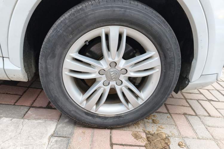 Used Audi Q3 2015 35 TFSI Comfort Model Right Front Wheel Hub