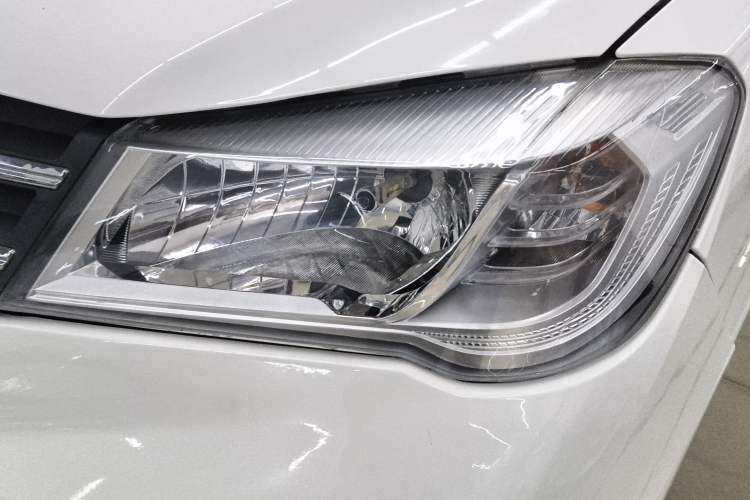 Used Dongfeng Fengon 330 2019 1.5L 330S Manual Comfort Version China VI Standard
