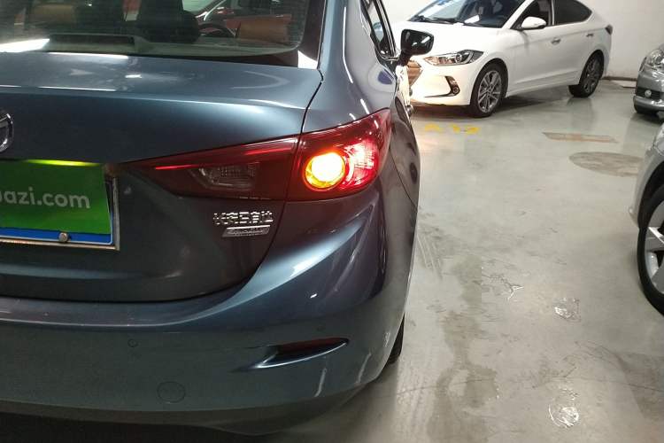 Used Mazda Mazda 3 Axela 2014 Sedan 1.5L Automatic Luxury Model
