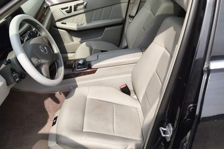 Used Mercedes-Benz E-Class 2013 E 260 L CGI Elegant Model
