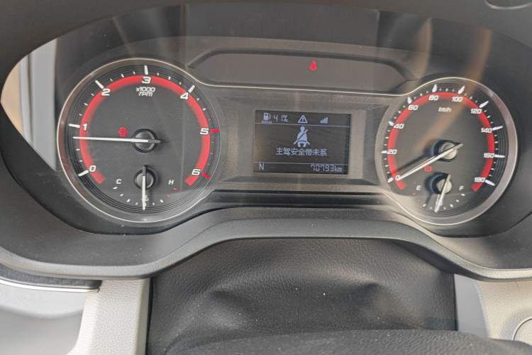 Used SAIC MAXUS Xintu V90 2020 2.0T AMT Yunjie Edition Front-Wheel Drive Rear Single Tire Short Wheelbase Mid-Height 6-Seater Odometer Close Up