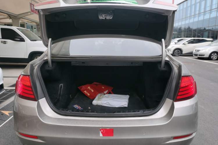 Used BMW 5 Series 2014 525Li Leading Model
