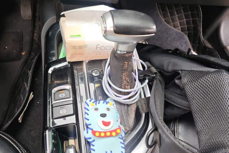 Used GAC Trumpchi GA6 2015 1.8T DCT Luxury Navigation Model Gear Lever