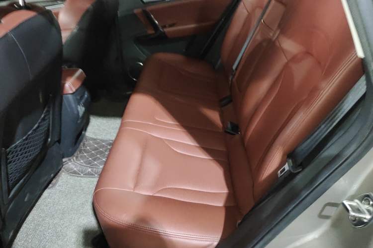 Used Zotye T600 2015 2.0T DCT Prestige Edition Left Rear Seat