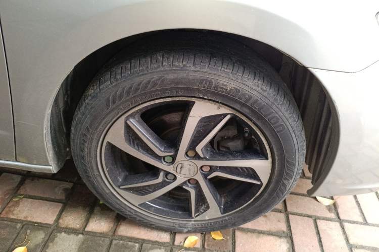 Used Honda Odyssey 2013 2.4L Elite Edition Right Front Wheel Hub