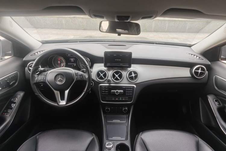 Used Mercedes-Benz GLA 2015 GLA 200 Fashion Model Center Console