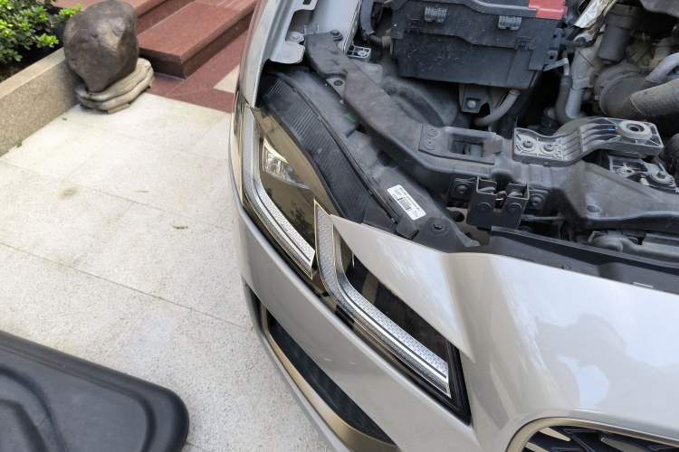 Used Jaguar XFL 2023 XFL 2.0T P250 Two-Wheel-Drive Prestige Luxury Gold Edition