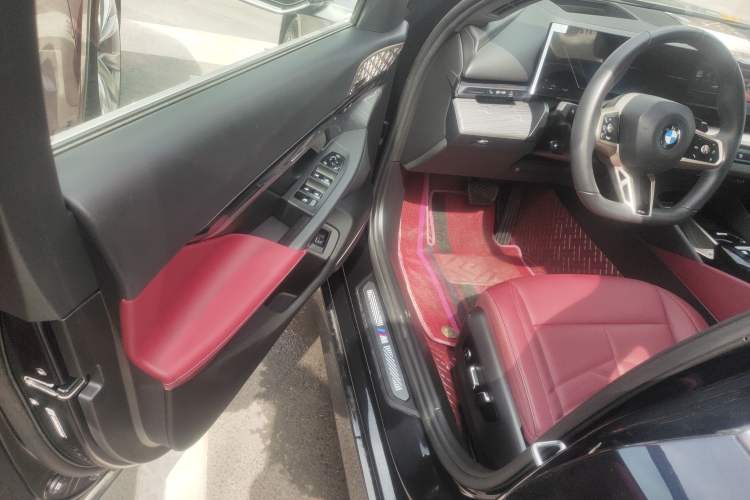 Used BMW 5 Series 2025 530Li Luxury Edition M Sport Package Driver Seat