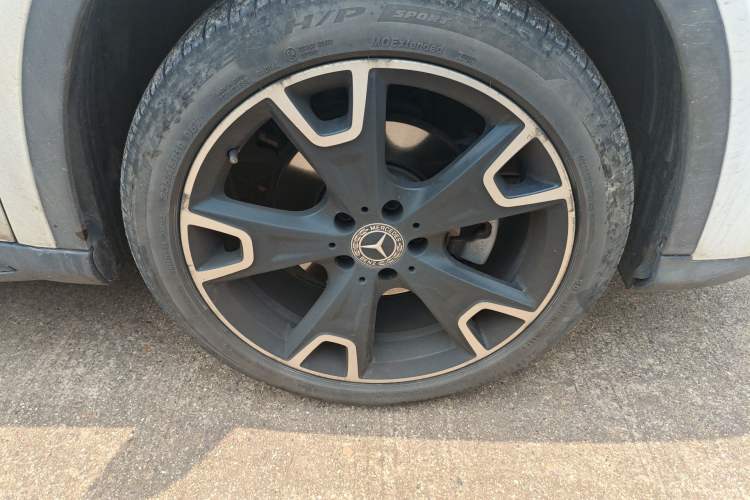 Used Mercedes-Benz GLA 2018 GLA 220 4MATIC Sport Edition Right Front Wheel Hub