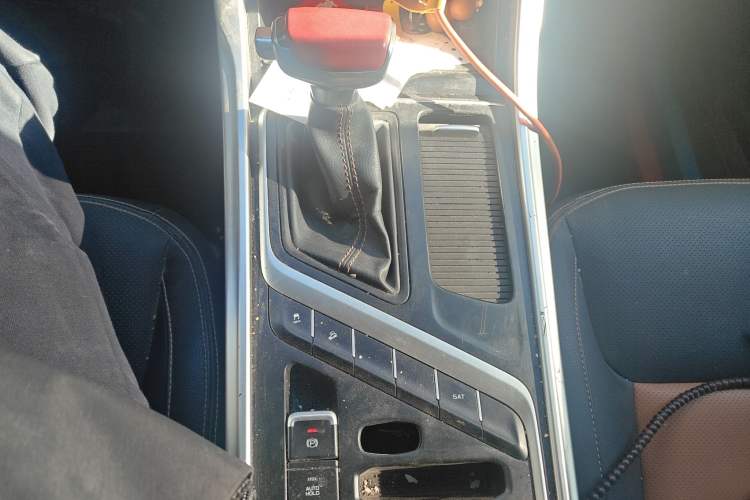 Used Geely Auto Vision X6 2018 1.4T CVT 4G Connected Luxury Version
