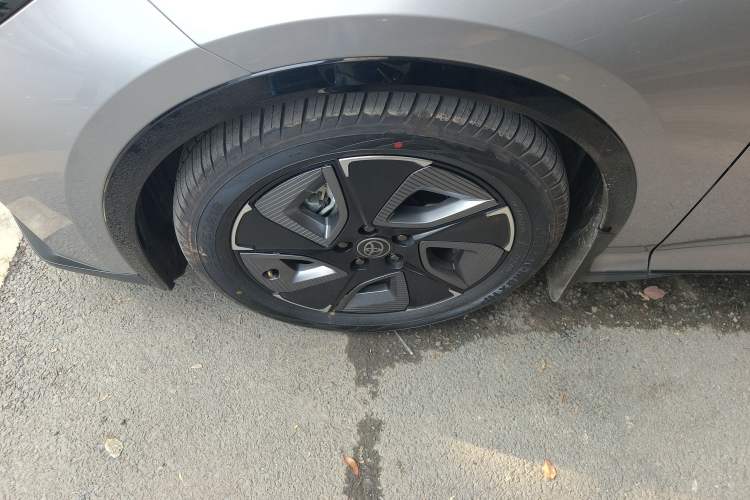 Used Toyota bZ3 2024 517 km Elite PRO Left Front Wheel Hub