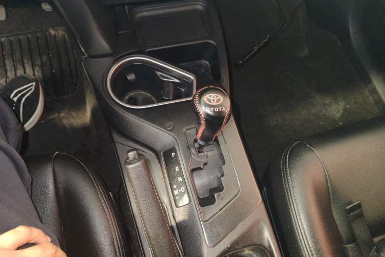 Used Toyota RAV4 2016 2.0L CVT Two-Wheel Drive Fashion Edition China V Standard
