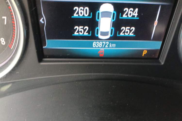 Used Buick LaCrosse 2018 20T Elite Edition Odometer Close Up