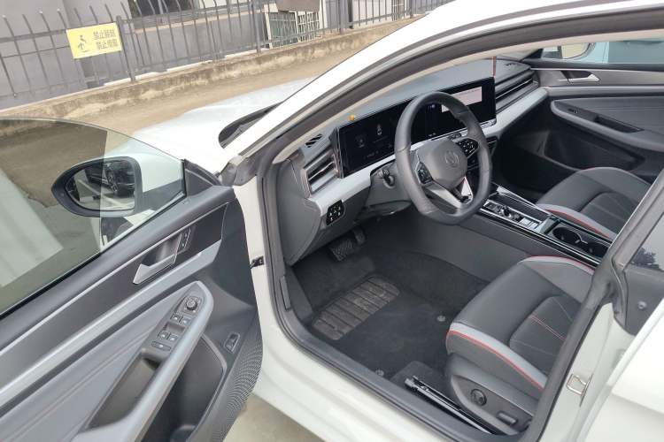 Used Volkswagen Lamando 2024 Lavida L 280TSI DSG Cool & Spicy Edition
