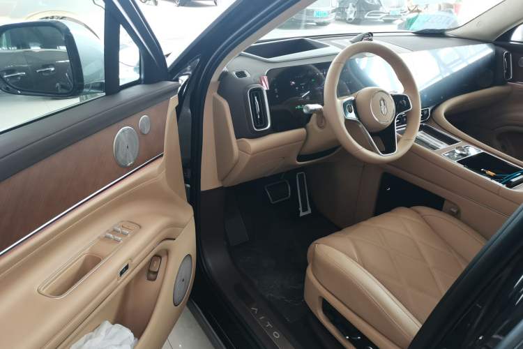 Used Hima AITO M9 2025 Extended-Range Max Version 52 kWh 5-Seater Edition Driver Seat